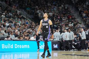 ClutchPoints30位媒体人票选下季最差战绩球队:国王领跑、篮网雄鹿紧随