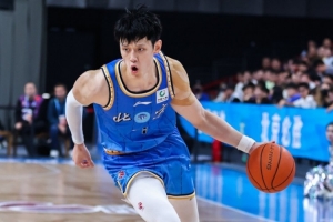 媒体人:曾凡博的快攻没了当年的冲劲 他未来在CBA难再有质的提高